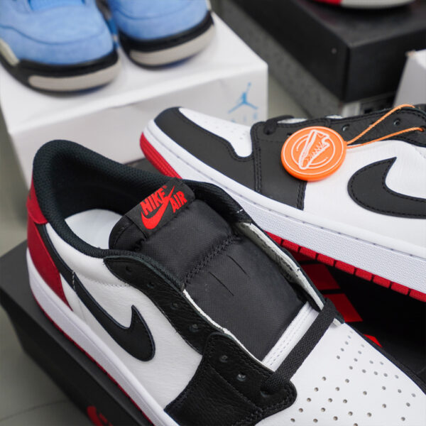 Jordan 1 Retro Low OG Black Toe